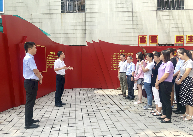 鎮企共建：參觀黃閣（gé）紅色基地，踐行廣纜誌願服（fú）務