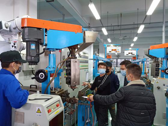 廣州電纜跨界（jiè）趕製口罩鼻梁條兩周實現0至日產千萬根