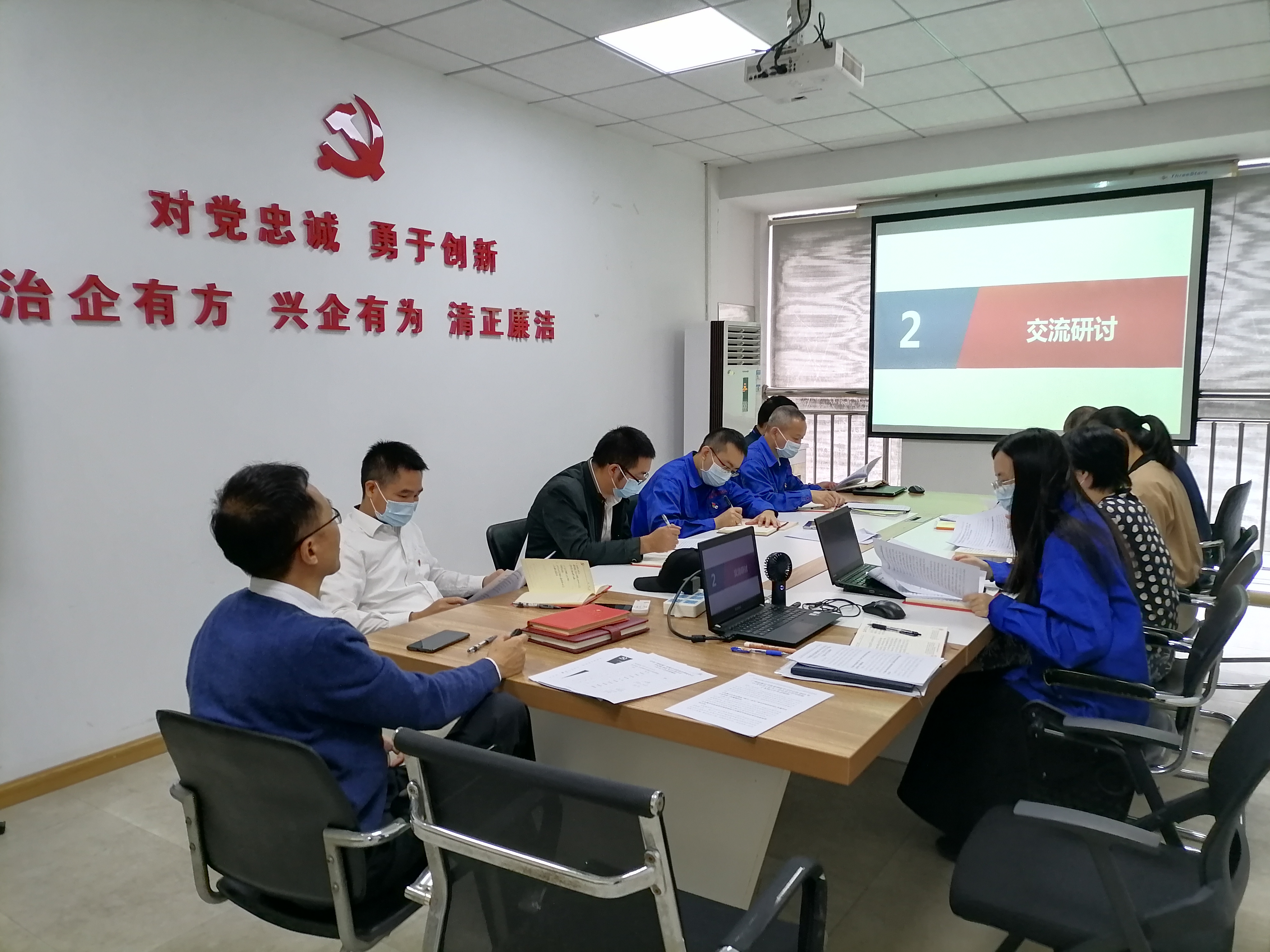 廣州電纜公司各黨組(zǔ)織認真學習(xí)貫徹 黨的(de)十九屆六中全會精神 廣(guǎng)州電(diàn)纜公(gōng)司各黨組織認真學習貫徹(chè) 黨的十九屆六(liù)中全會精神